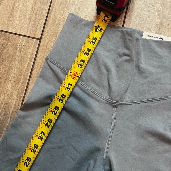 Old Navy Extra High-Waisted PowerChill Hidden-Pocket 7/8 Leggings NWT XS - Picture 4 of 6